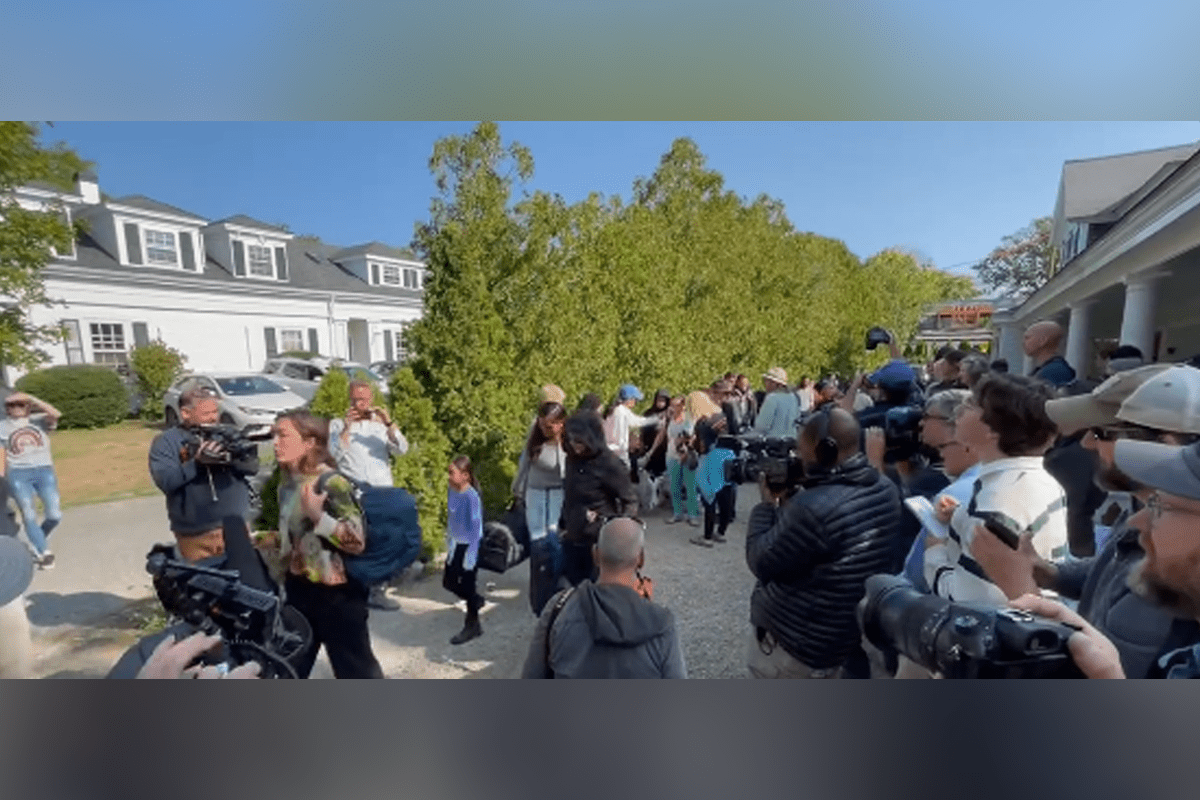 Migrants leaving Martha's Vineyard, Sep. 16, 2022 (NBC News).