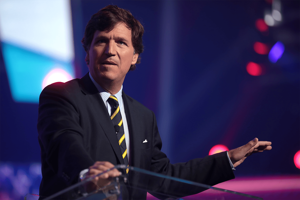 Tucker Carlson speaking with attendees at the 2021 AmericaFest at the Phoenix Convention Center in Phoenix, Arizona (Gage Skidmore).