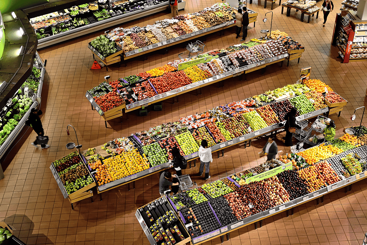 Produce at grocery store. (Photo/ElasticComputeFarm, Pixabay)