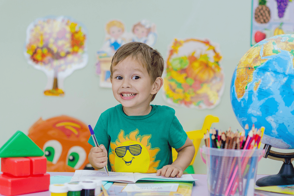 Boy in school. (Photo/Mihail Fotodeti, Pixabay)