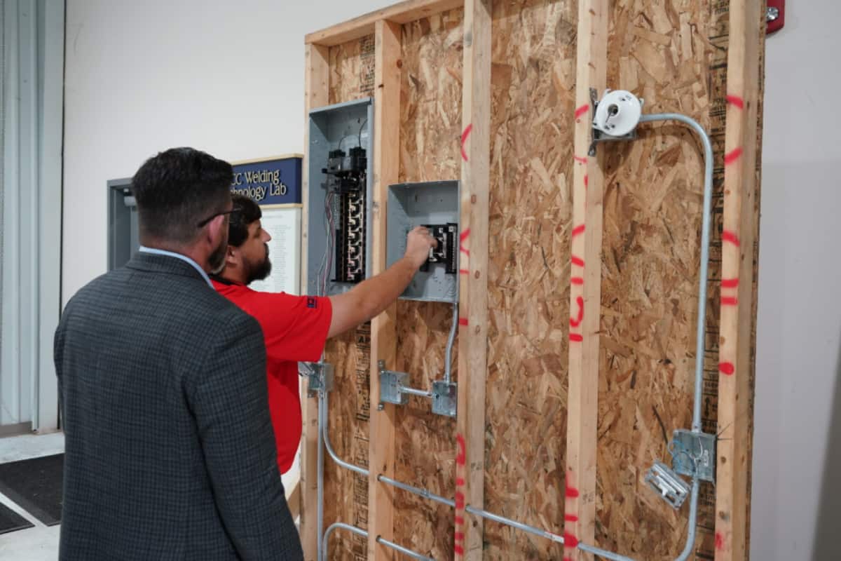 Florida Education Commissioner Manny Diaz Jr. visited Tallahassee Community College to see their Electrical Apprenticeship Program in Tallahassee, Fla., Sept. 15, 2023. (Photo/ 
Florida Department of Education)