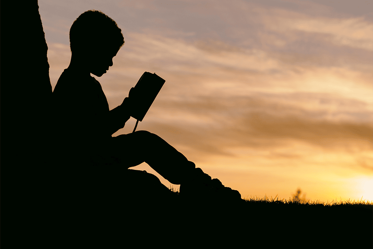 Child reading a book, April 10, 2017. (Photo/Aaron Burden, Unsplash)