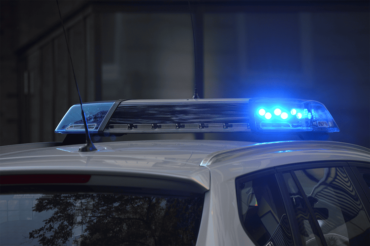 Police car with lights on, July 12, 2017. (Photo/fsHH, Pixabay)
