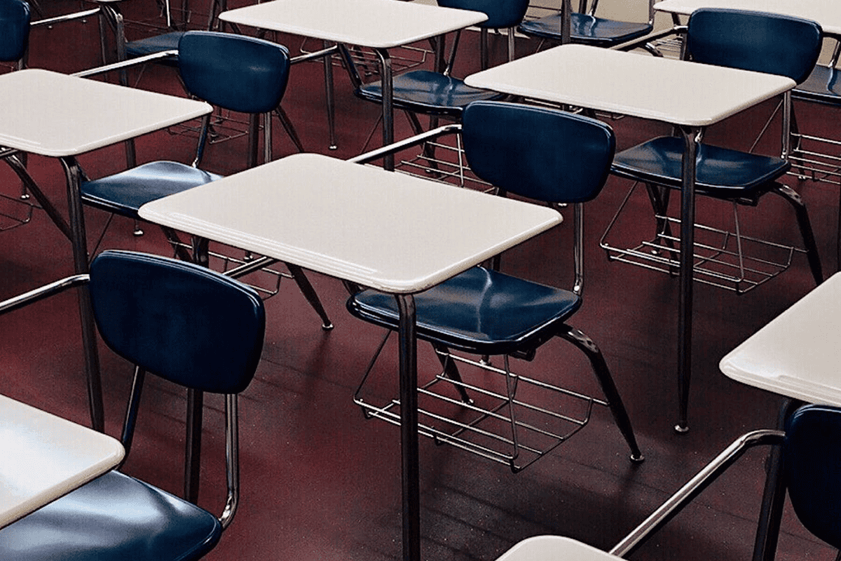 Desks in a classroom, Dec. 19, 2016. (Photo/Pixabay)