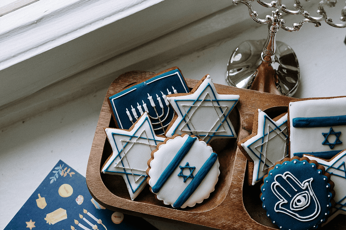 Jewish Hanukkah celebration, March 18, 2020. (Photo/cottonbro studio, Pexels)
