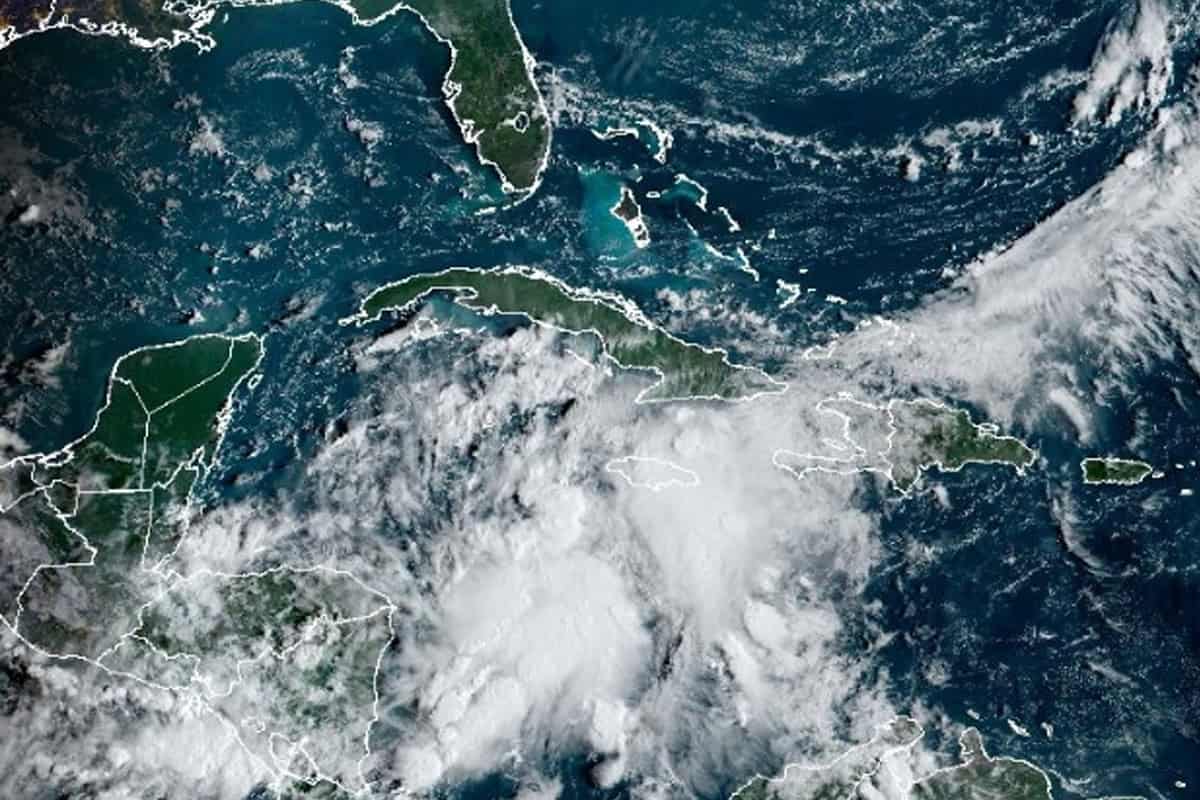 Hurricane will make landfall in Florida NHC forecast